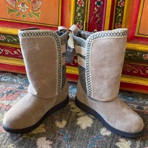 Brand new MukLuk boots size 7